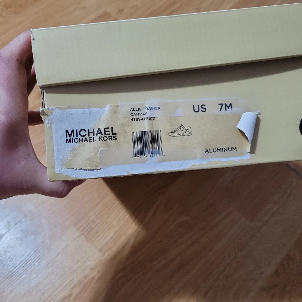 Brandnew with box - Picture 7 of 7